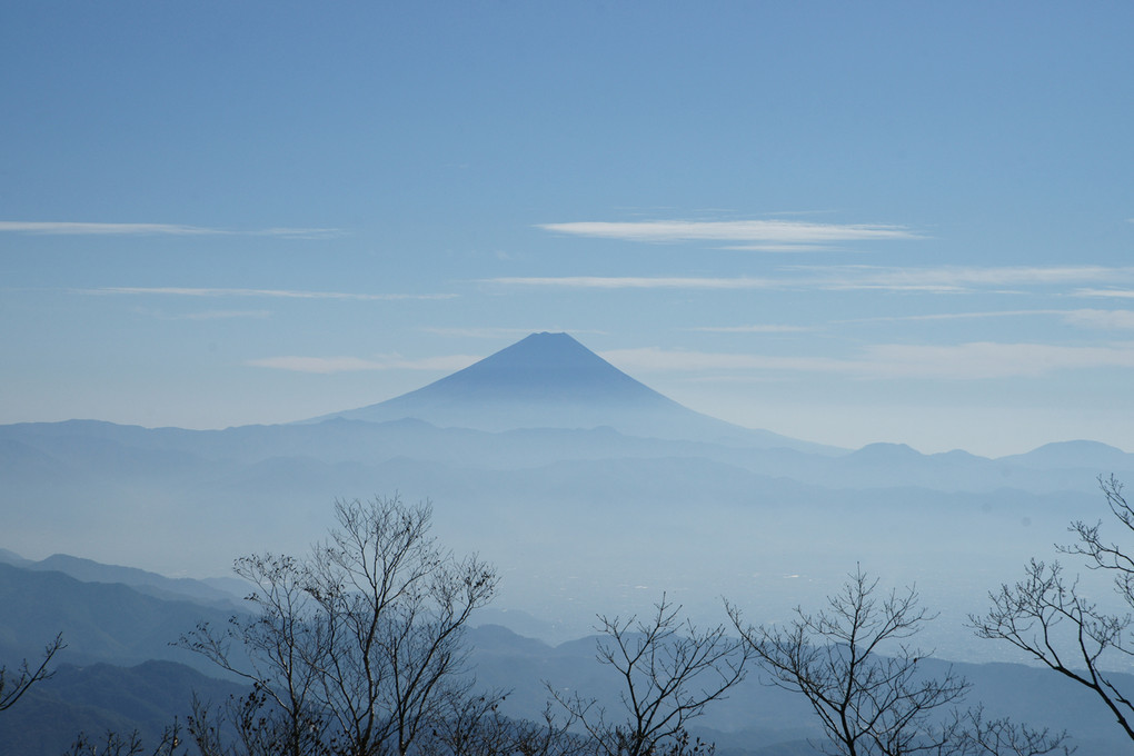 茅ヶ岳山頂から望む富士山