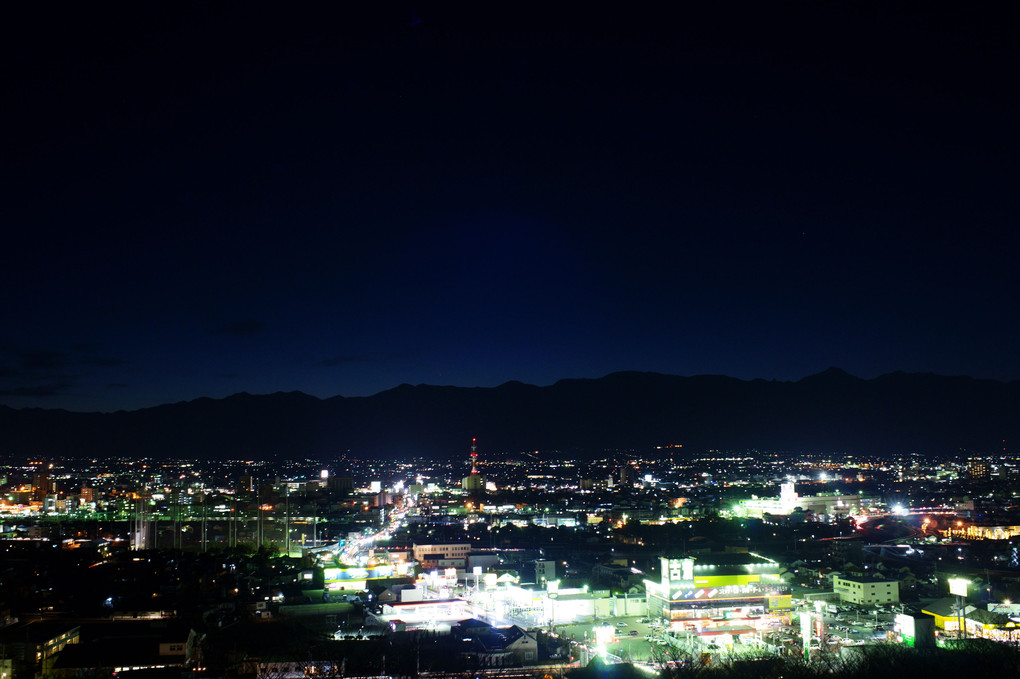 松本平の夜景と北アルプス