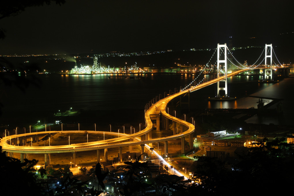 鍋島山から望む白鳥大橋