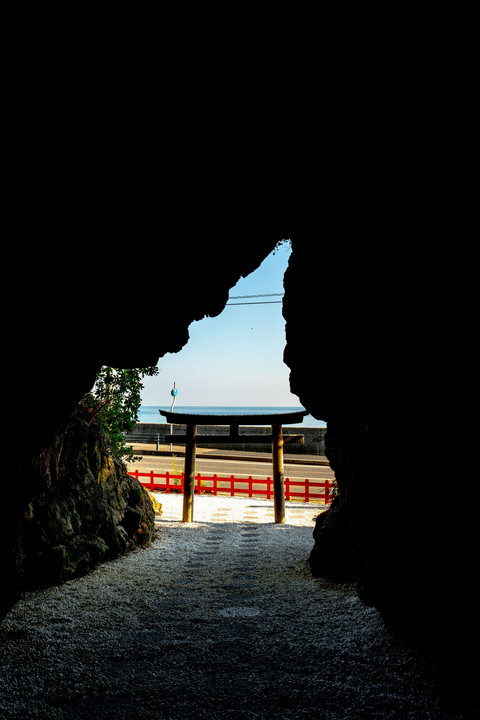 洞窟神社