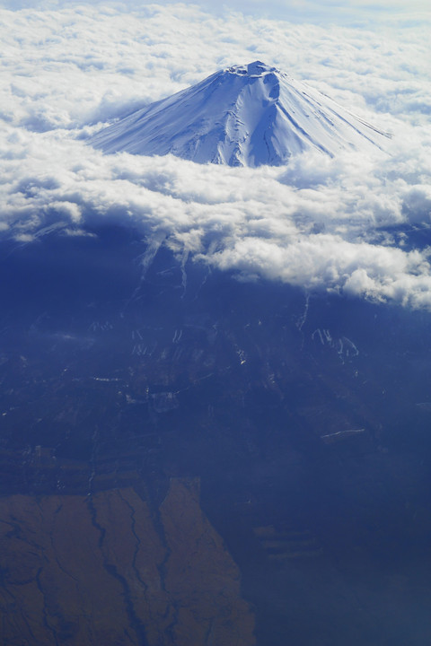 桜咲く頃の富士山