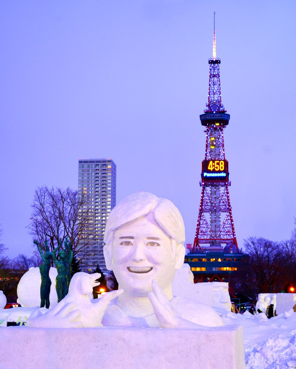 札幌雪まつり（大谷とデコピン、そしてさっぽろテレビ塔)
