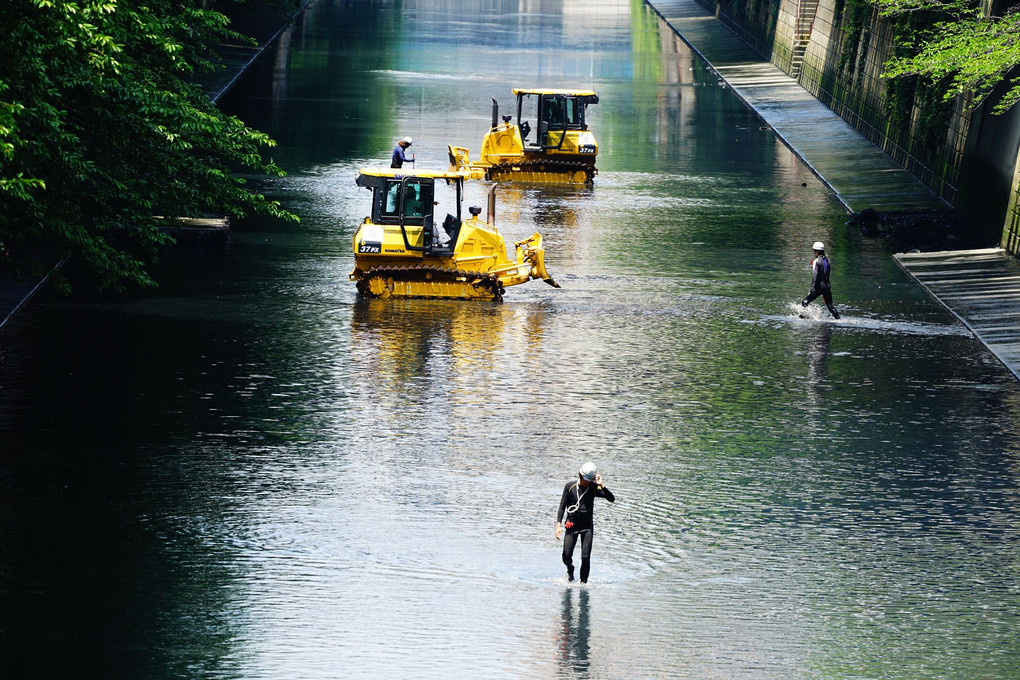 Bulldozers working in the Meguro river