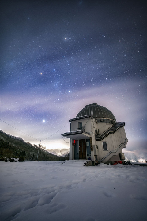 雪の天文台