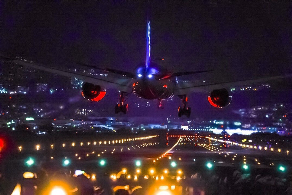 夜の着陸機