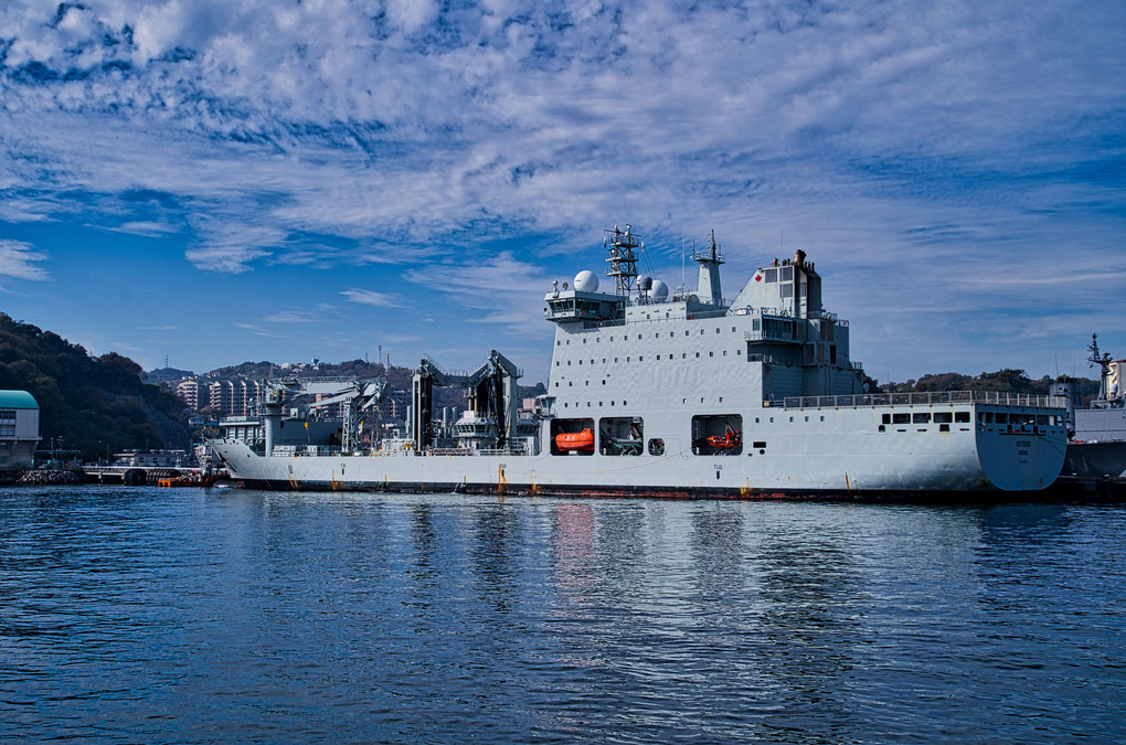 カナダと日本の「補給艦」YOKOSUKA軍港めぐり