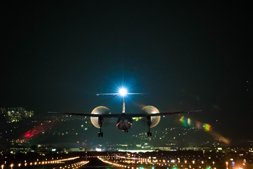 Night Landing -Bombardier-