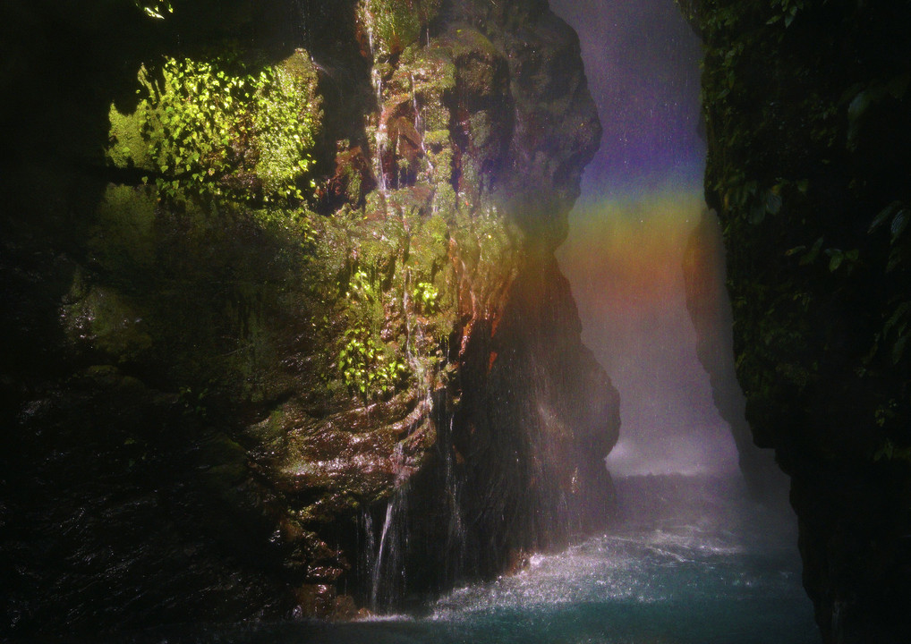 虹の綺麗な瀑布　滝百選
