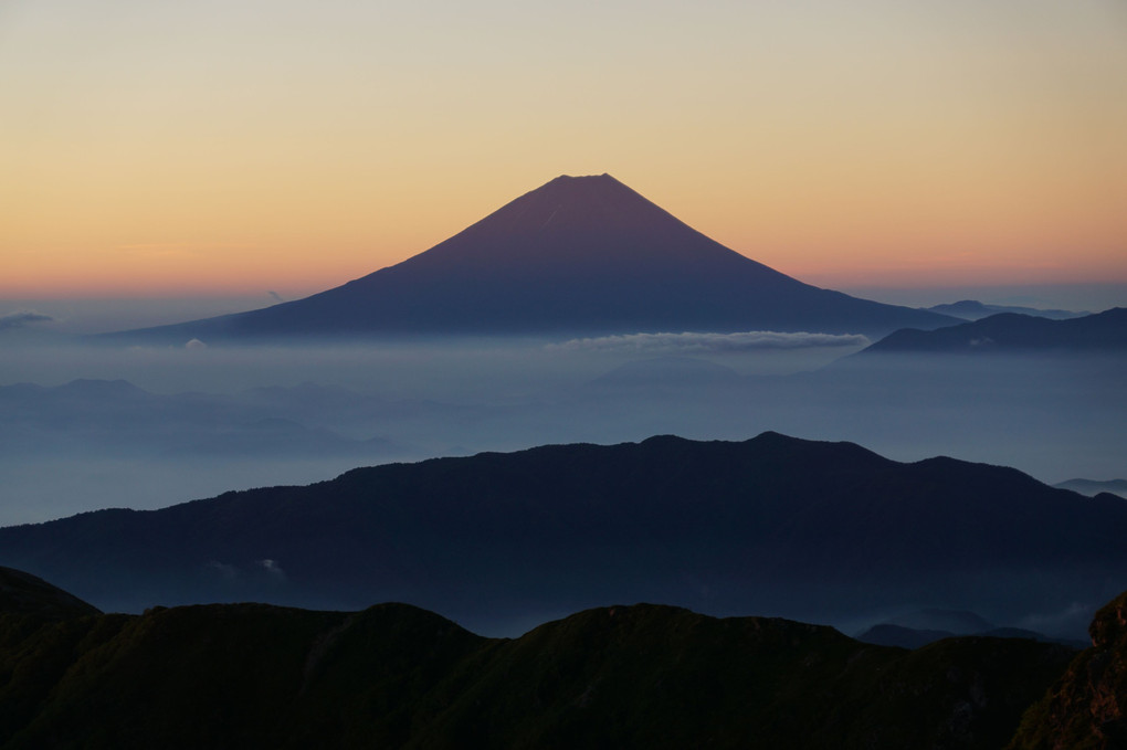 朝焼けの富士山 !!