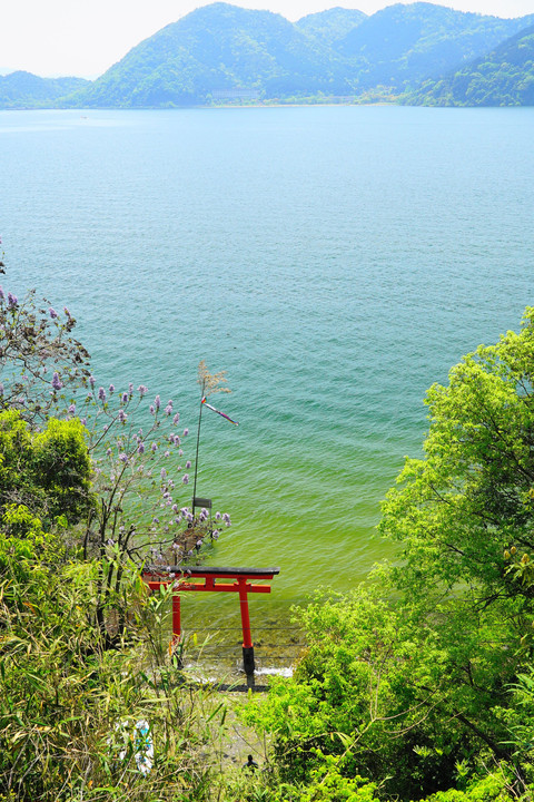 沖島より湖面を眺め