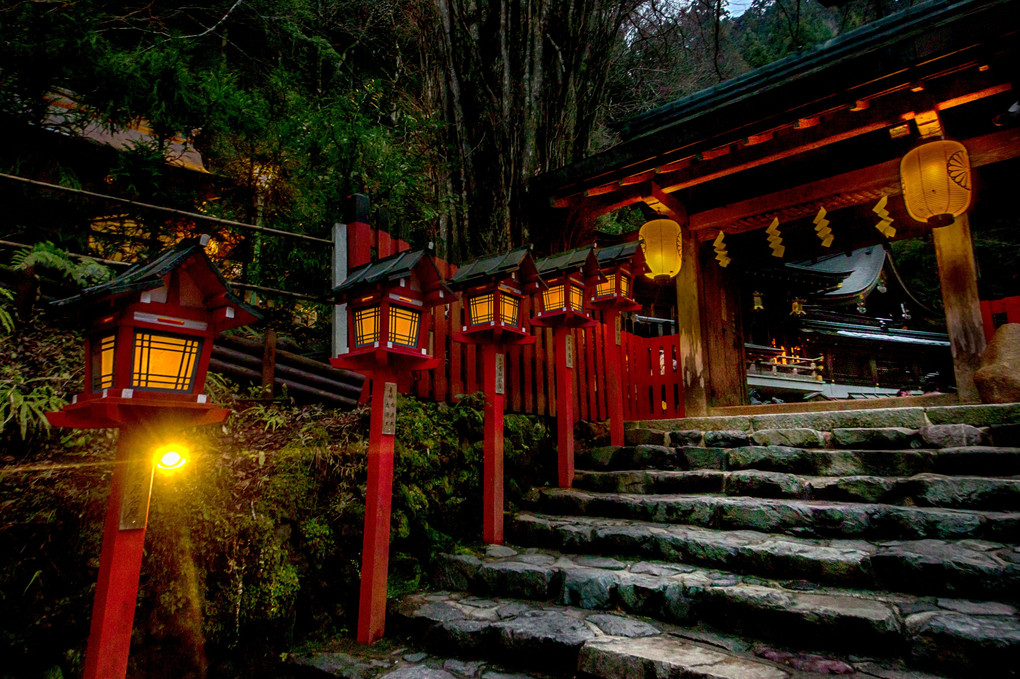 貴船神社～春日灯篭に明かりがともるころ