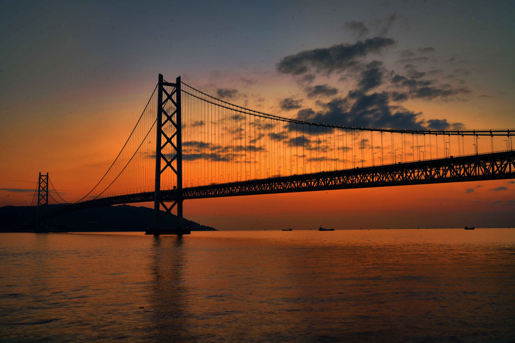 日没後の明石海峡大橋