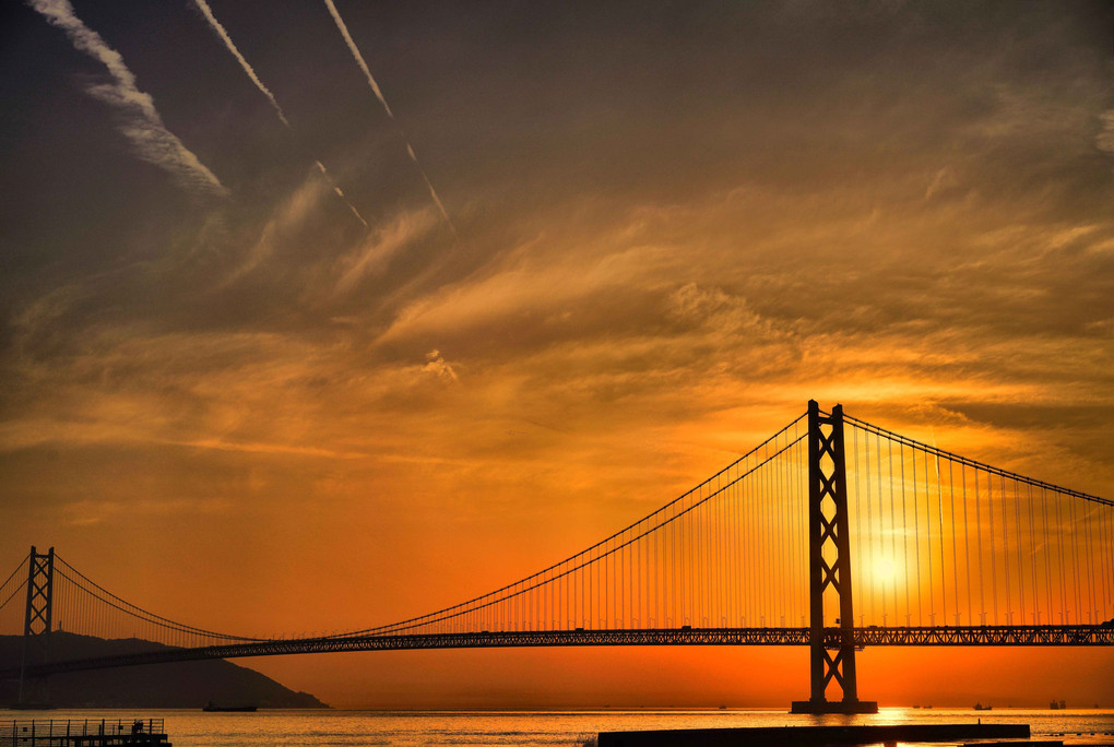 夕日と明石海峡大橋