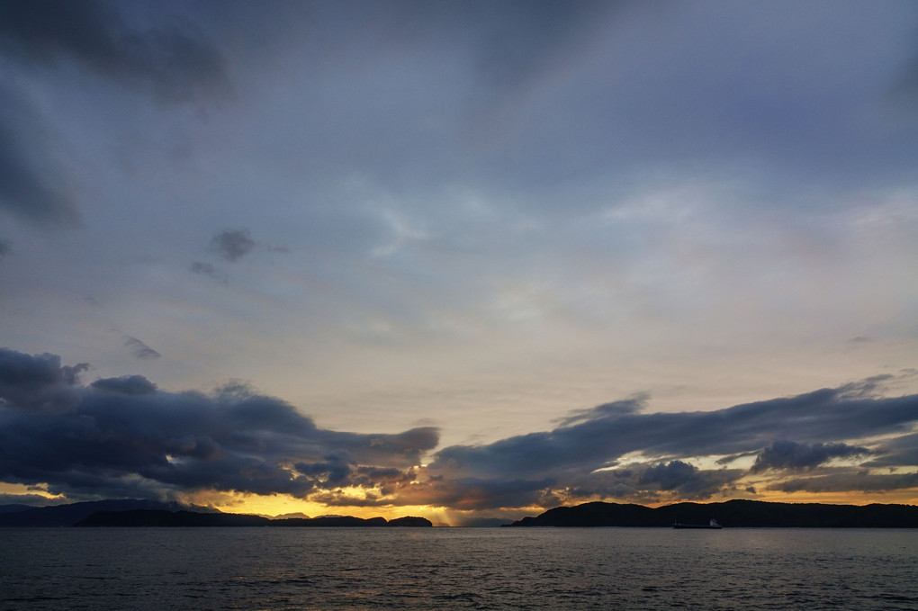 雨上がりの夕空・紀淡海峡