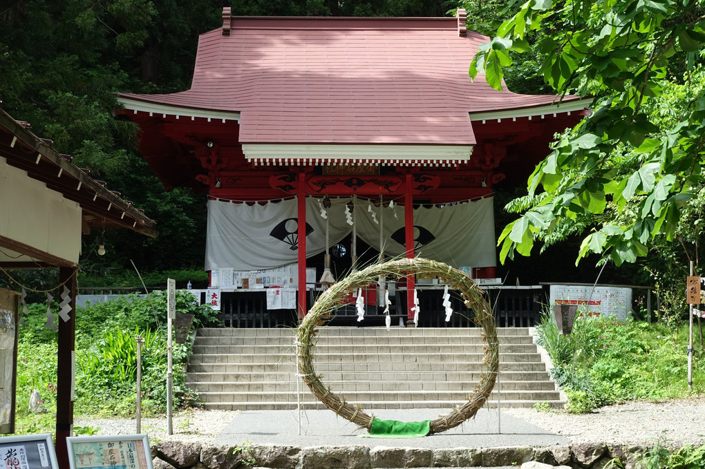 御座石神社とたつ子姫の像