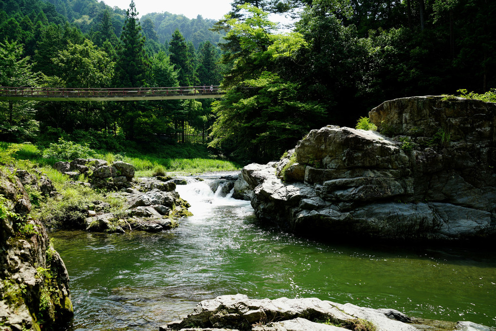 秋川渓谷と人道橋