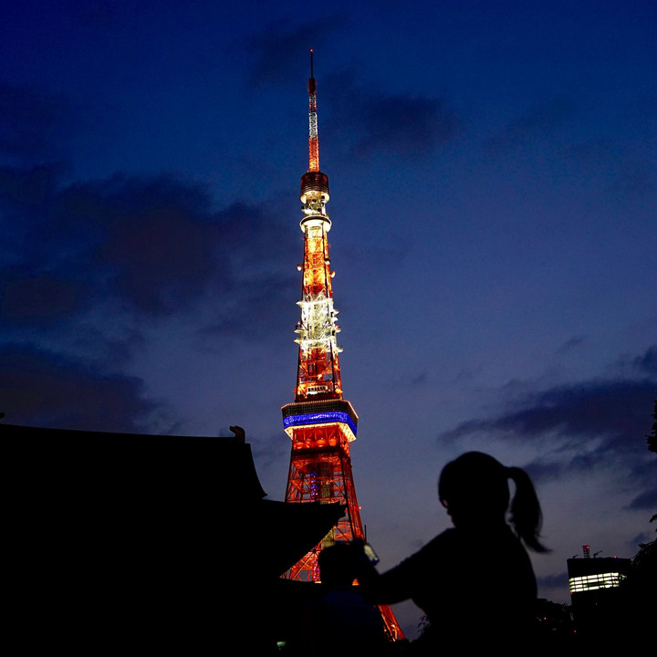 東京タワーとシルエット