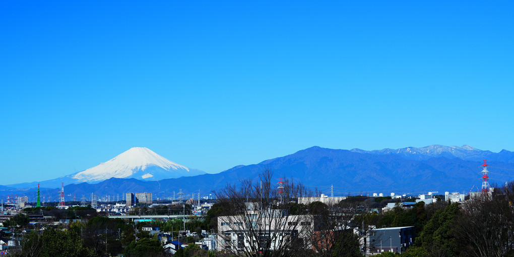 相模野の先に伊豆山地，富士山，相模の主峰大山，丹沢山地クリアーに見られました❣
