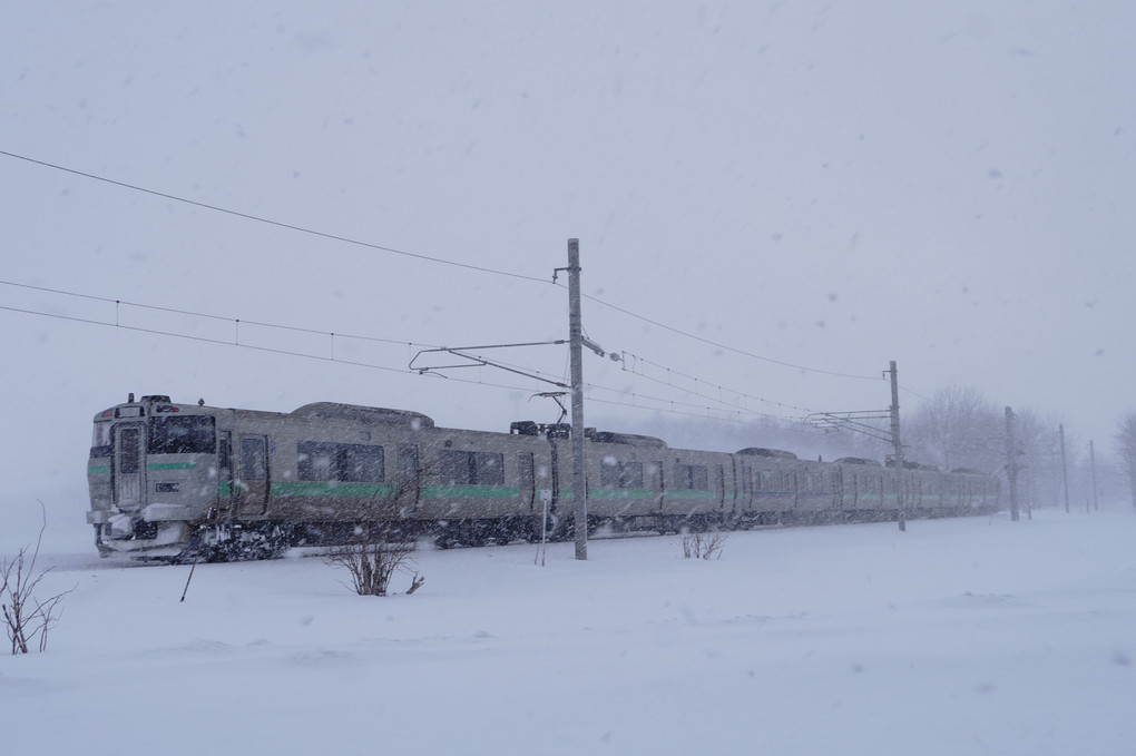 雪景色の電車