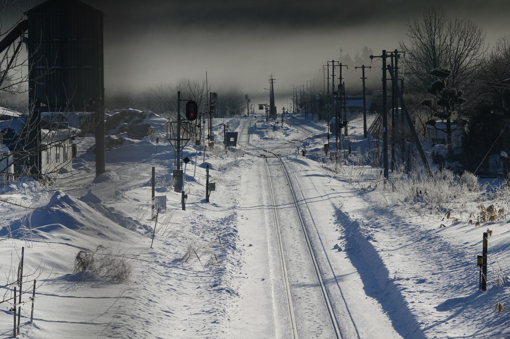 撮り鉄やってみました、凍てつく里山の駅