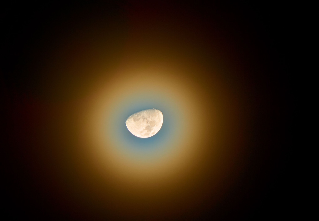 月の虹　～月暈（つきがさ、げつうん）