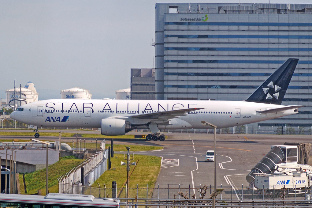 Boeing 777-281, Star Alliance Livery - ANA