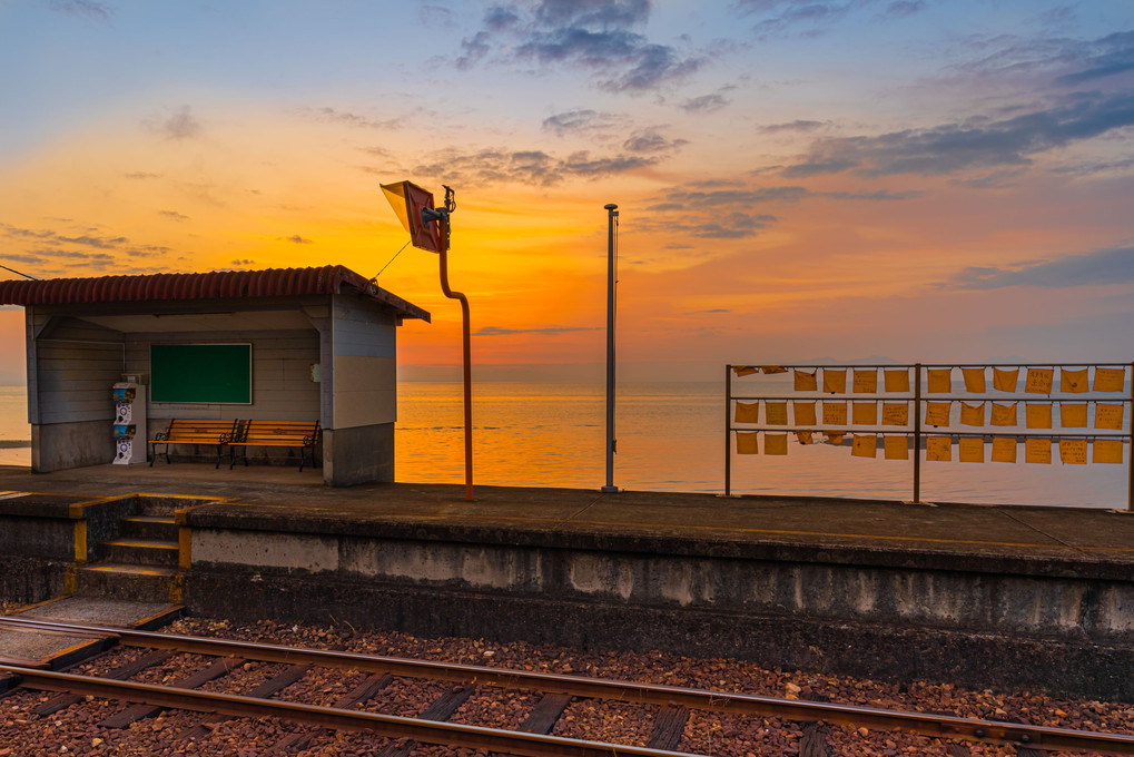 海沿いの駅と幸せの黄色いハンカチ