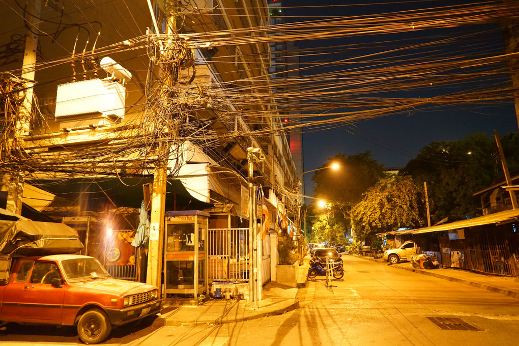 タイ 夜の裏路地