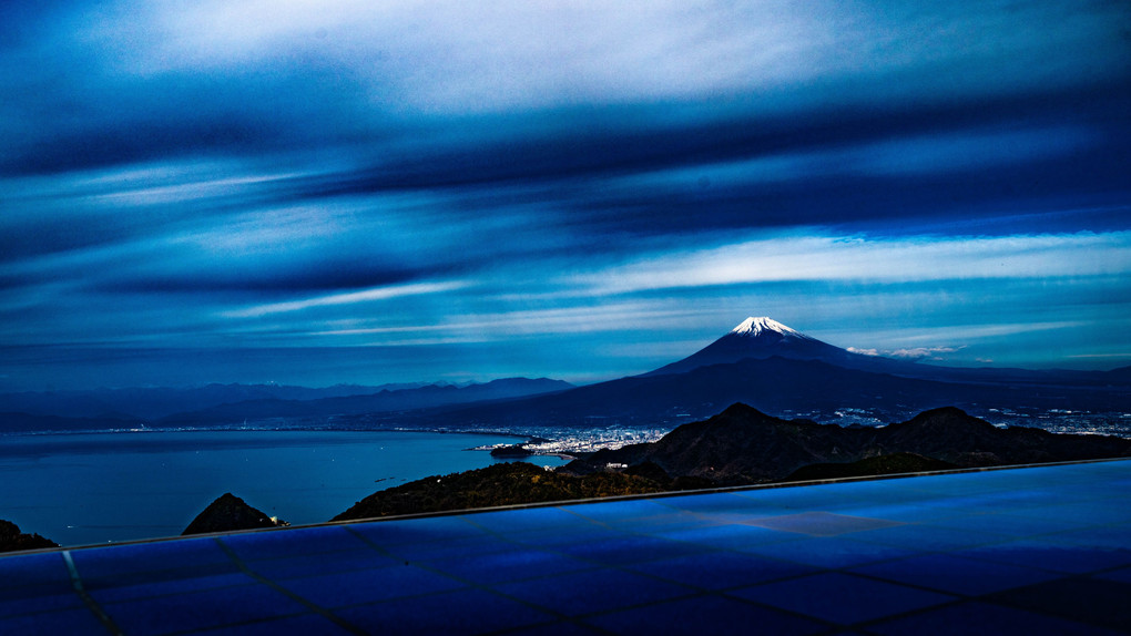 碧いテラス、碧い富士山、碧い空