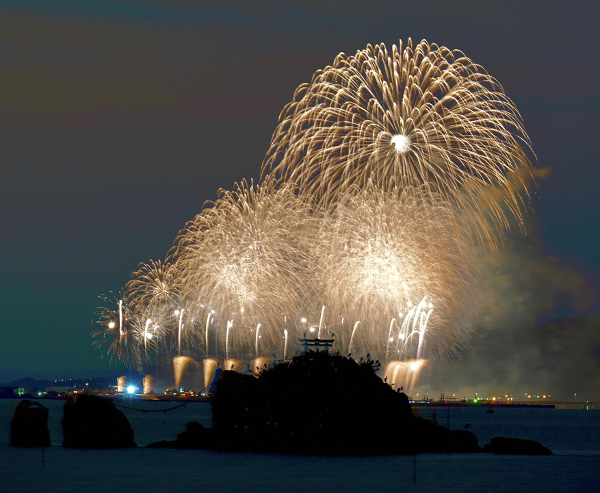 風流島(たわれじま)と熊本新港ドライブイン花火大会