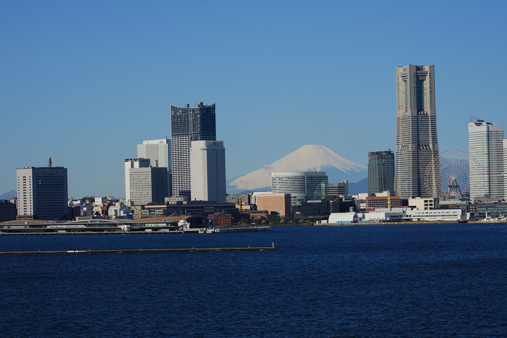 船上から富士山望む
