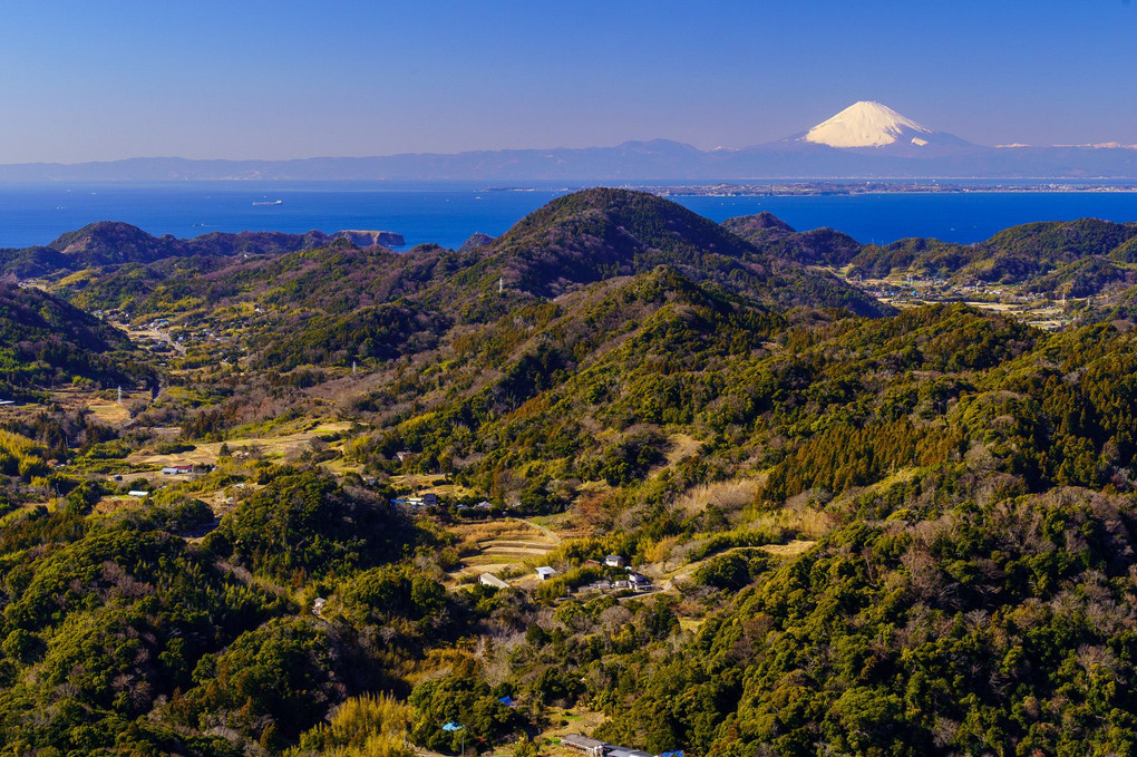 南房総から望む冠雪した富士山