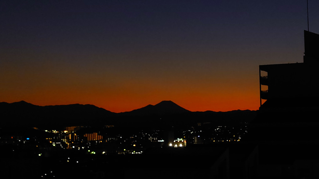 東京の冬夕景！左丹波・中富士・右高尾　