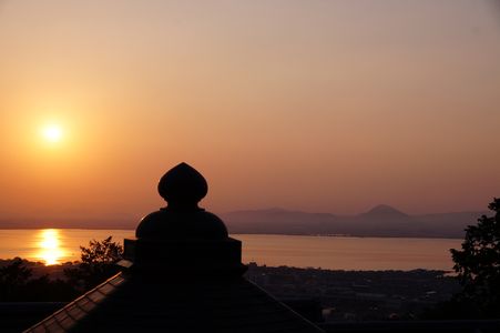 南善坊から見る琵琶湖の朝