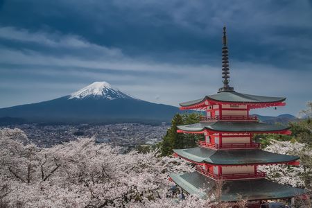 富士山と桜と五重の塔