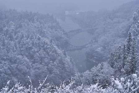 雪中の只見線只見川第一橋梁