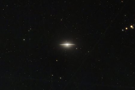 5000万光年からの輝き　おとめ座M104銀河