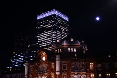 東京駅、そして満月
