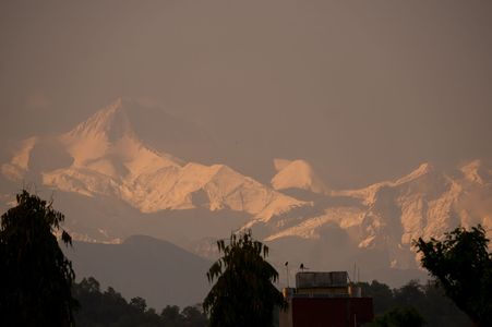 夕立あけのヒマラヤ山脈