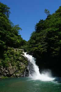 清納の滝