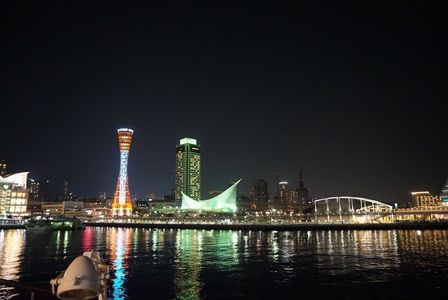夜の神戸港