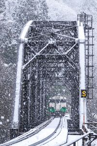 雪降る橋梁