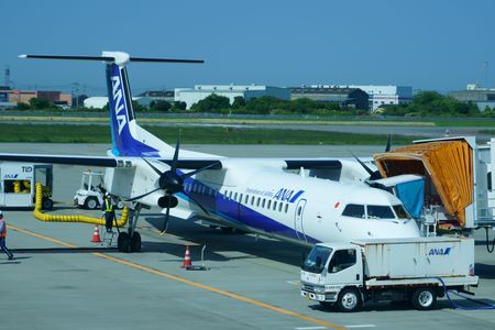 松山空港　Dash 8-400