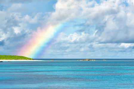 波照間島ニシノ浜に虹がかかった