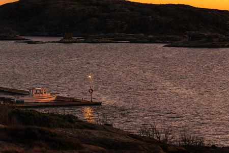 夕方の海とボート