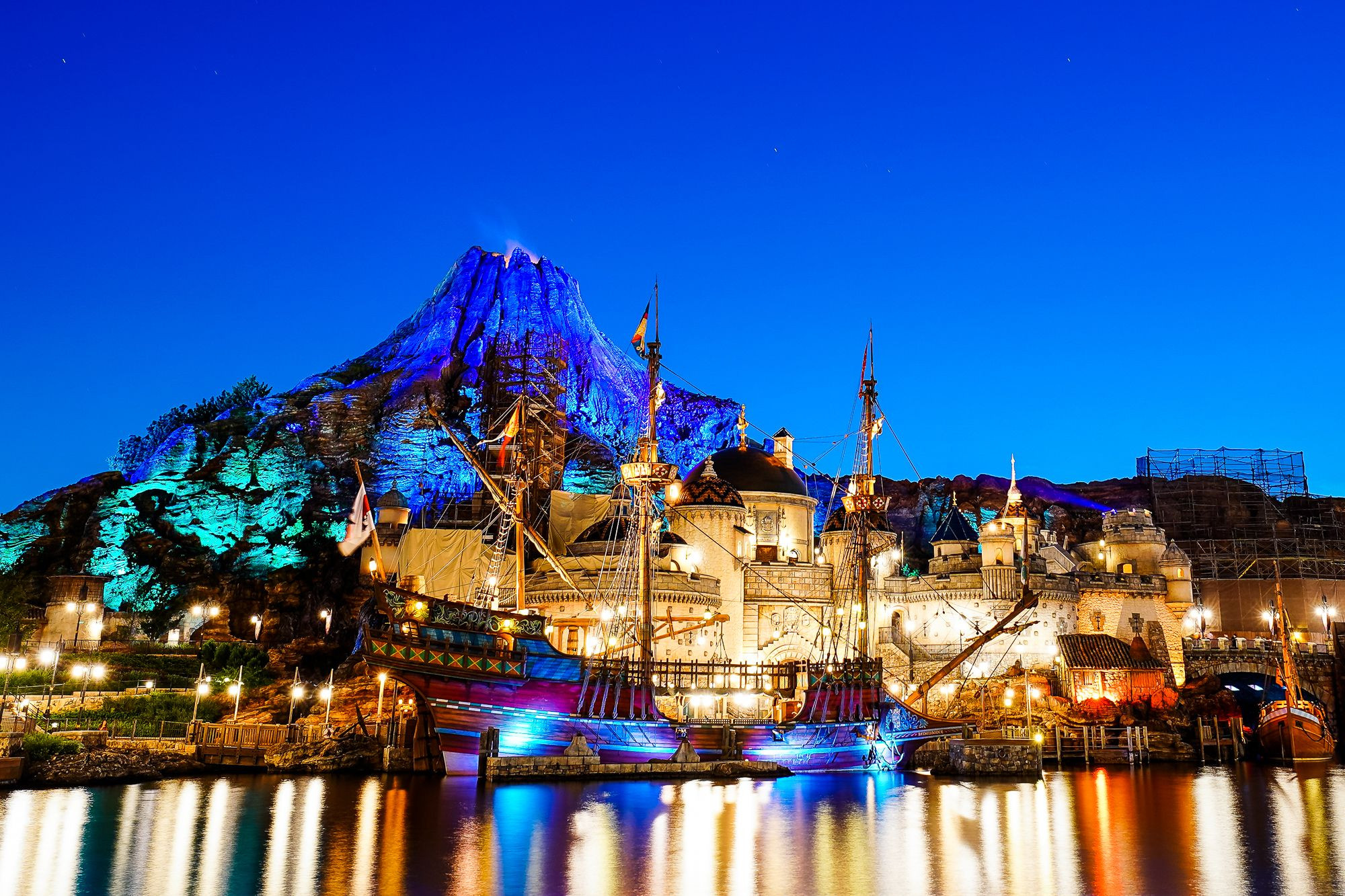 東京ディズニーシー メディテレーニアンハーバーとプロメティウス火山 Tdlmickeyさん Acafe Aの写真投稿サイト ソニー