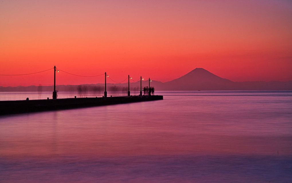 富士山・夕焼けを海に溶かして＠原岡桟橋（岡本桟橋）