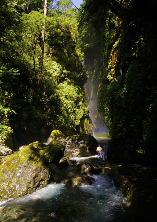 虹の綺麗な瀑布　滝百選