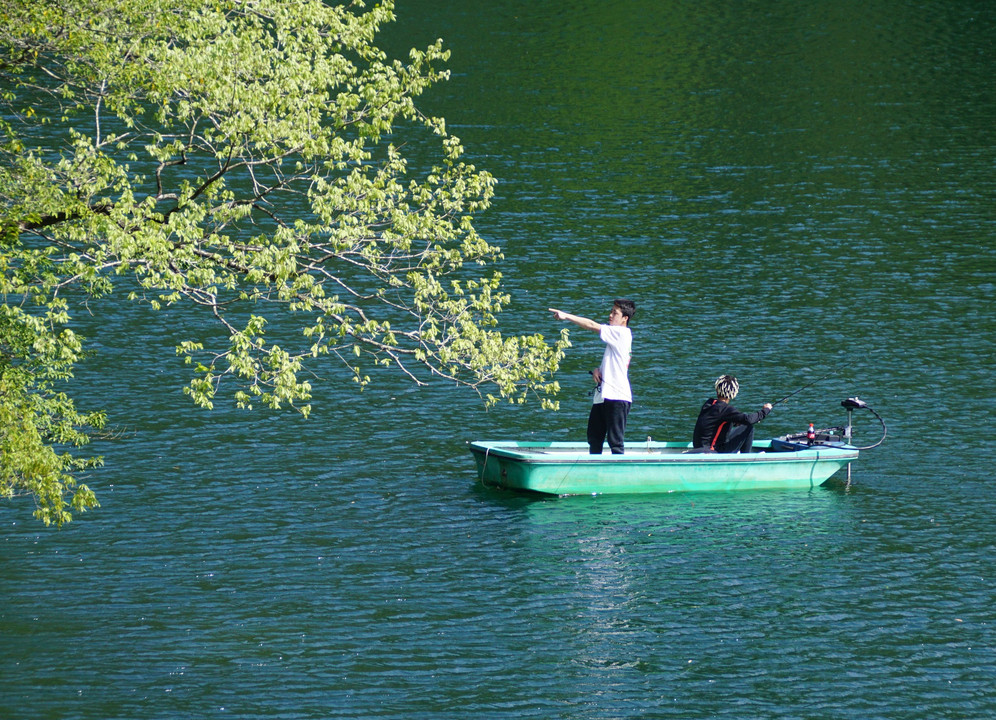 湖畔の景色　釣り　3　　
