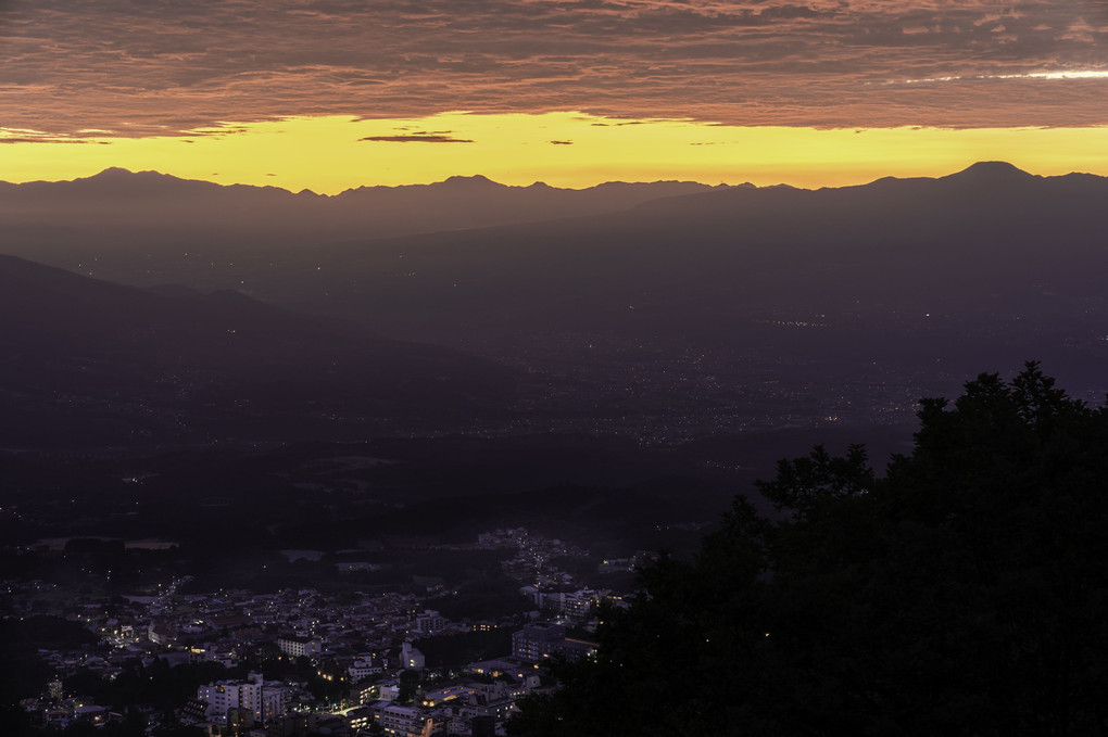 榛名山の静かな夜明け